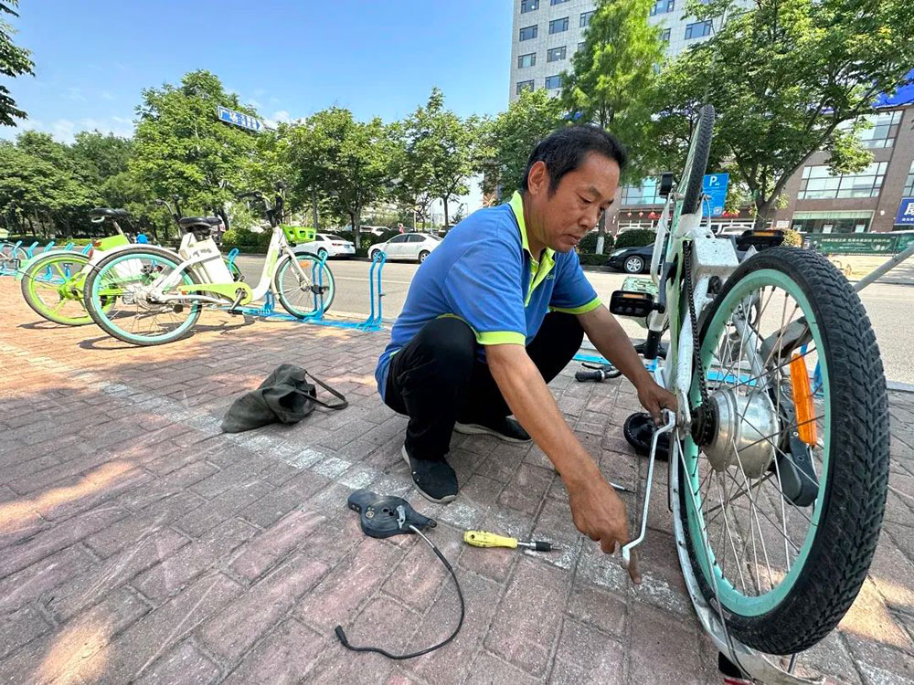 高溫下的堅(jiān)守：每天檢修200余輛故障車，確保市民騎行安全